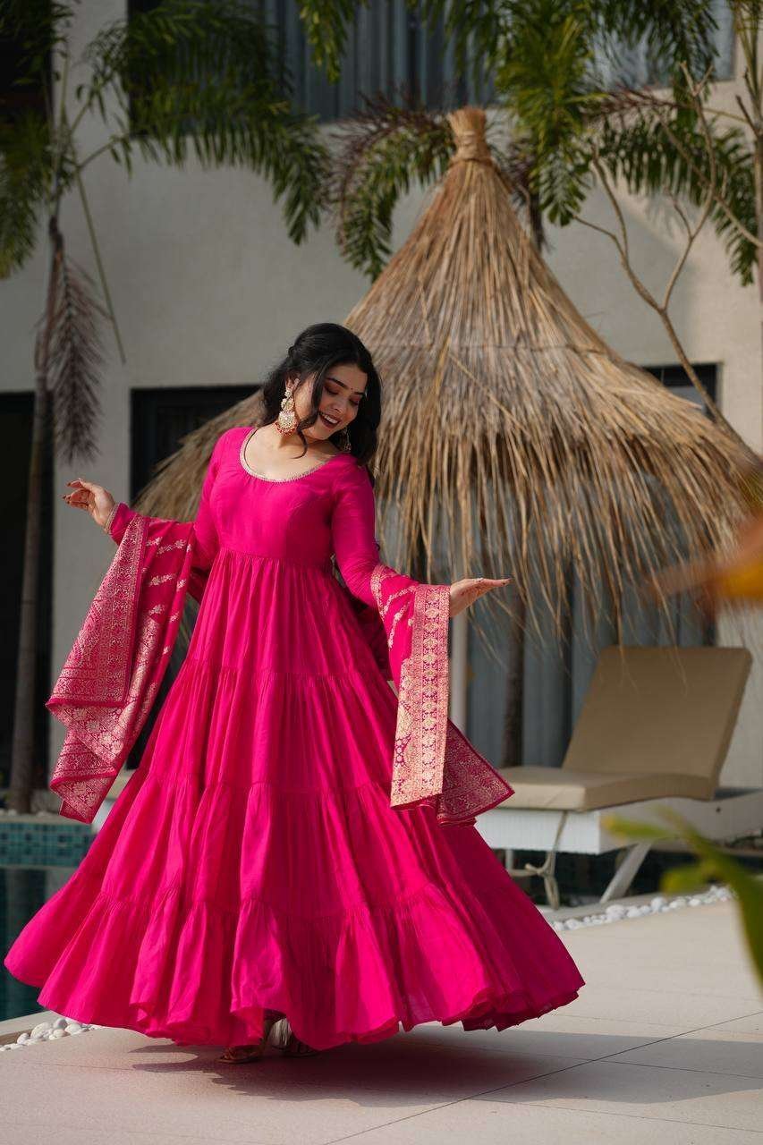 Women’s Solid Anarkali Kurti Pant With Banarasi Dupatta Set