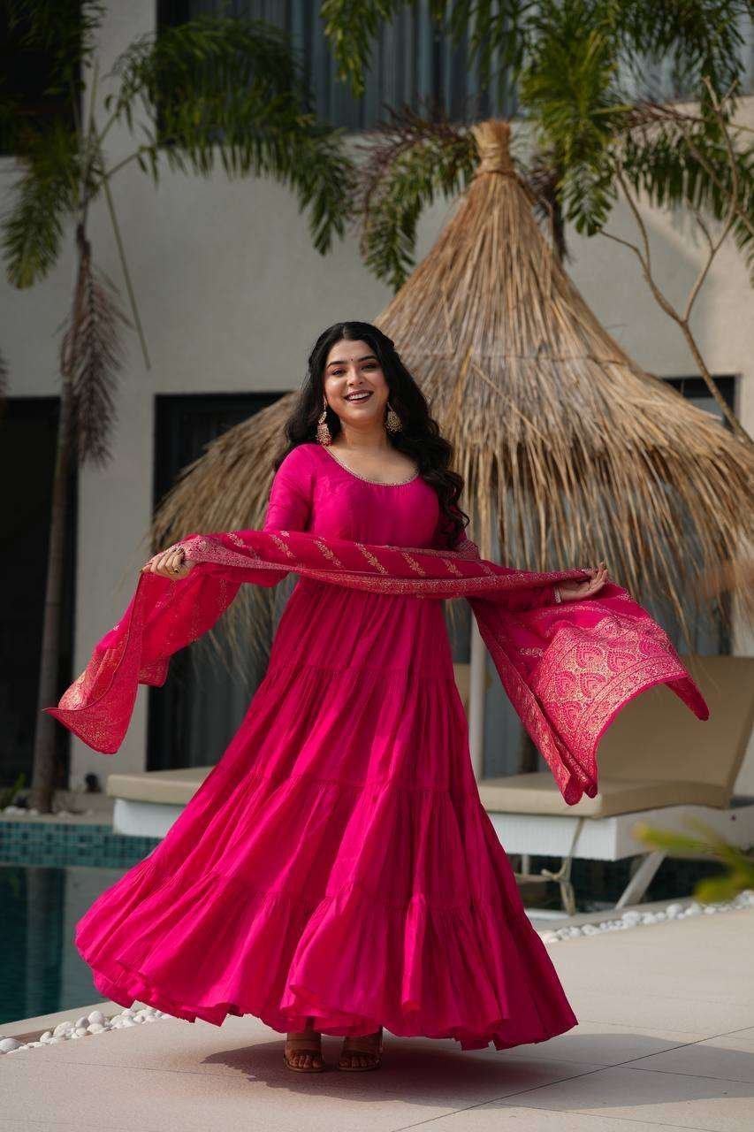 Women’s Solid Anarkali Kurti Pant With Banarasi Dupatta Set