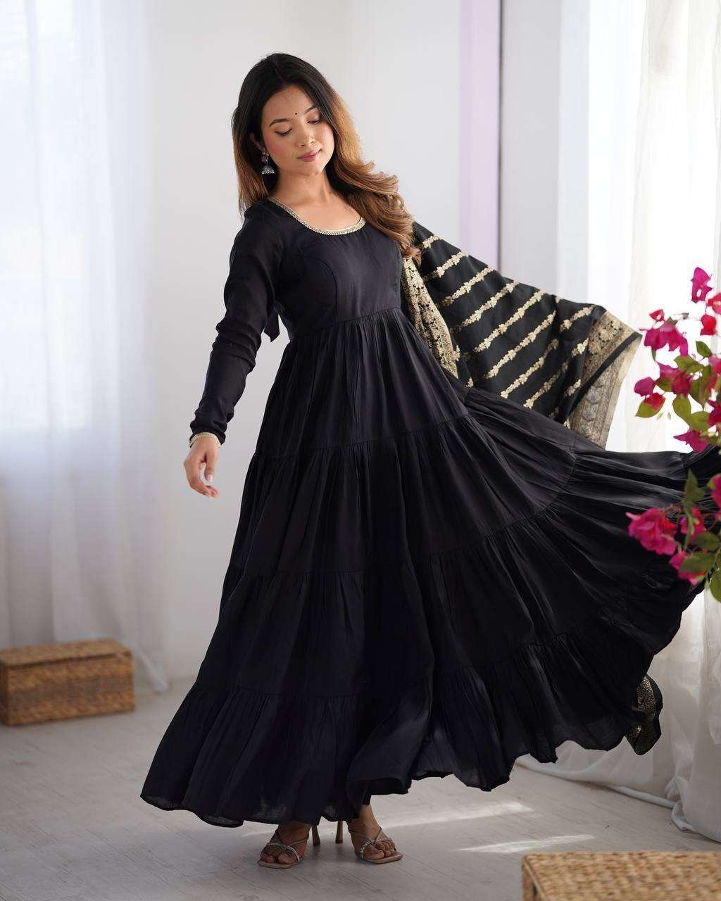 Women’s Solid Anarkali Kurti With Pant And Banarasi Silk Dupatta Set