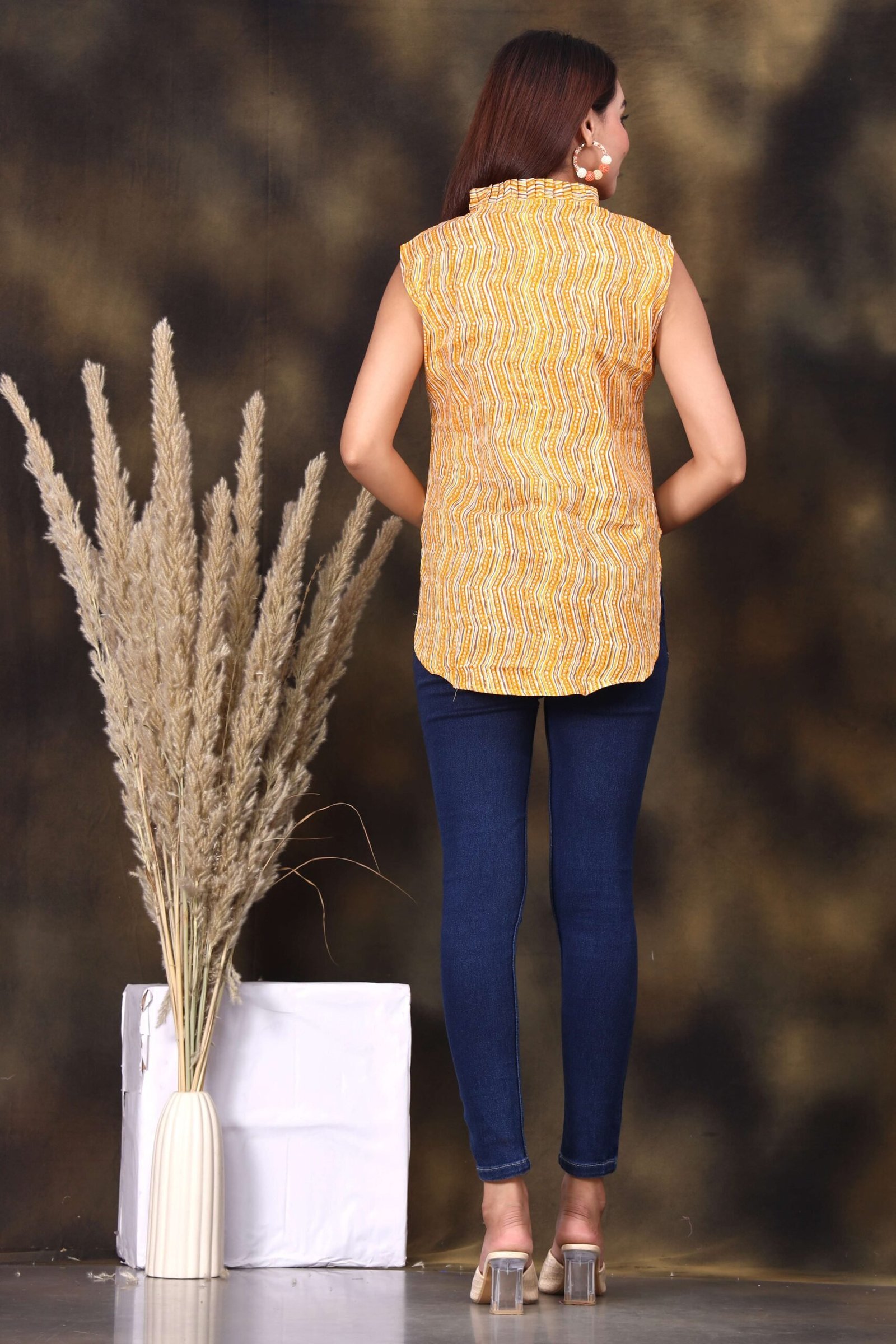Yellow Zigzag Printed Sleeveless Top for Women ? Trendy Casual Cotton Wear