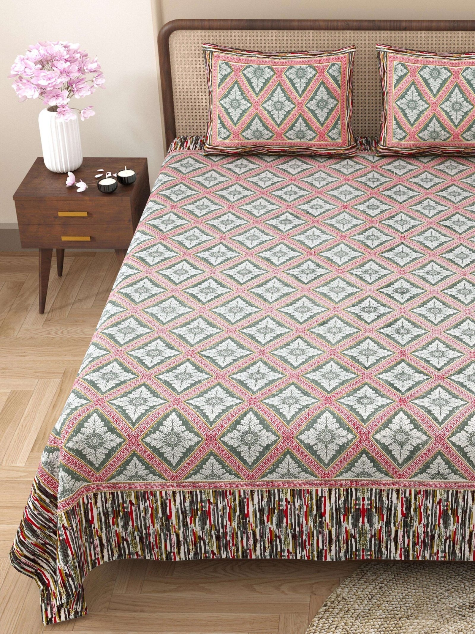 100% Pure Cotton Traditional  Printed Bedsheet for Double Bed King Size Bedsheet with 2 Pillow Covers