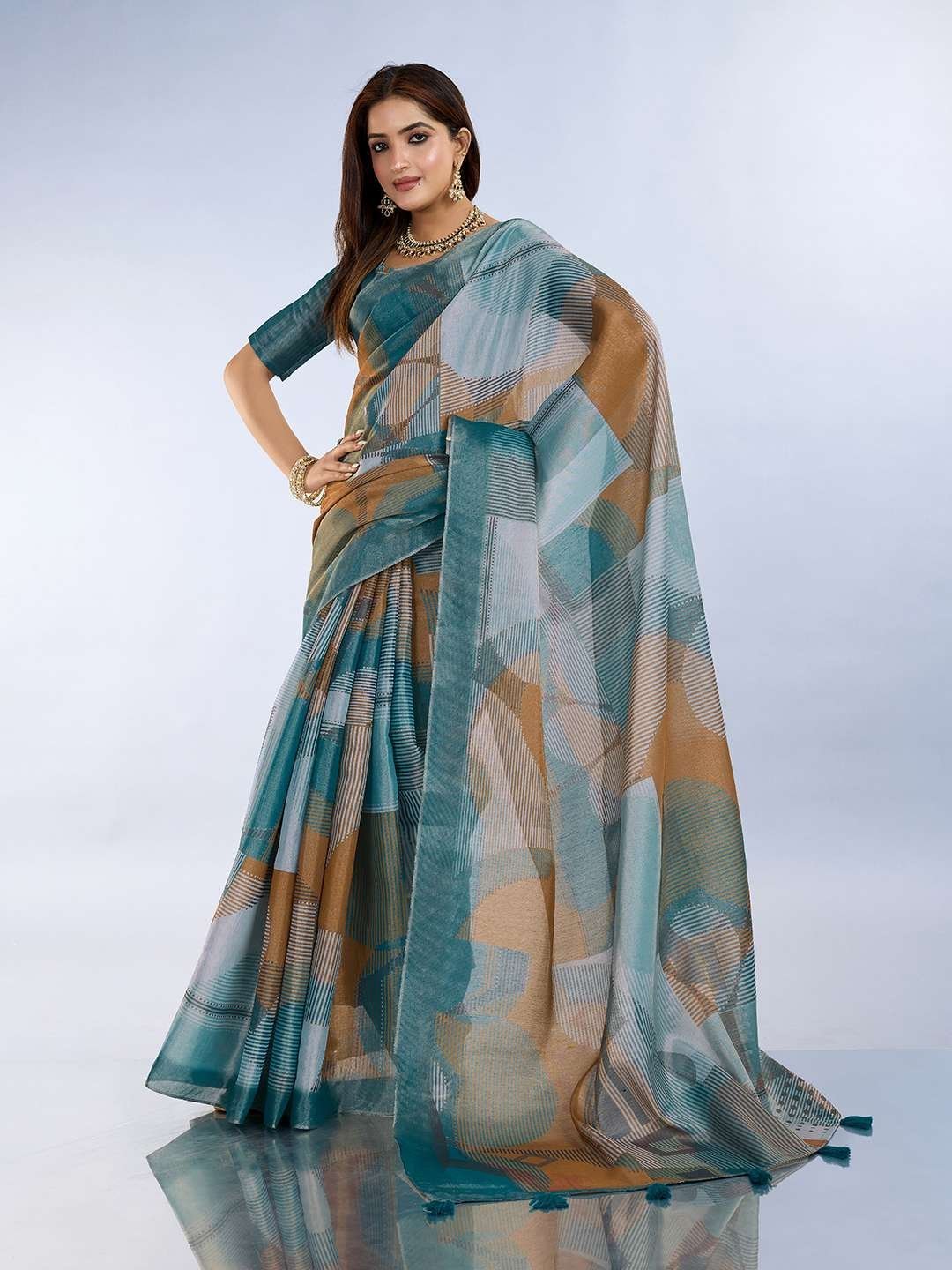 Contemporary Geometric Printed Linen Shimmer Saree