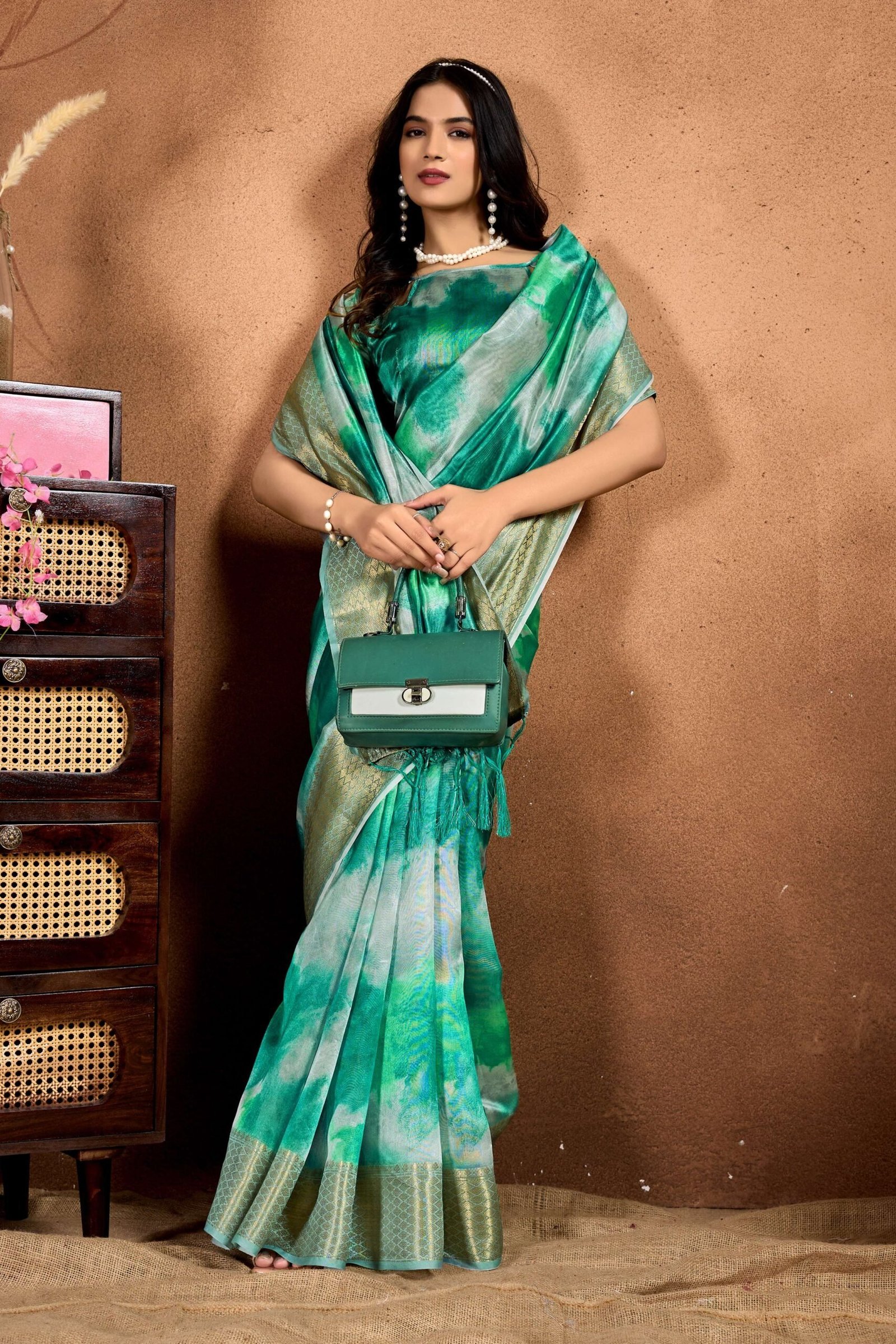 Elegant Green Soft Silk Blend Watercolor Print Saree