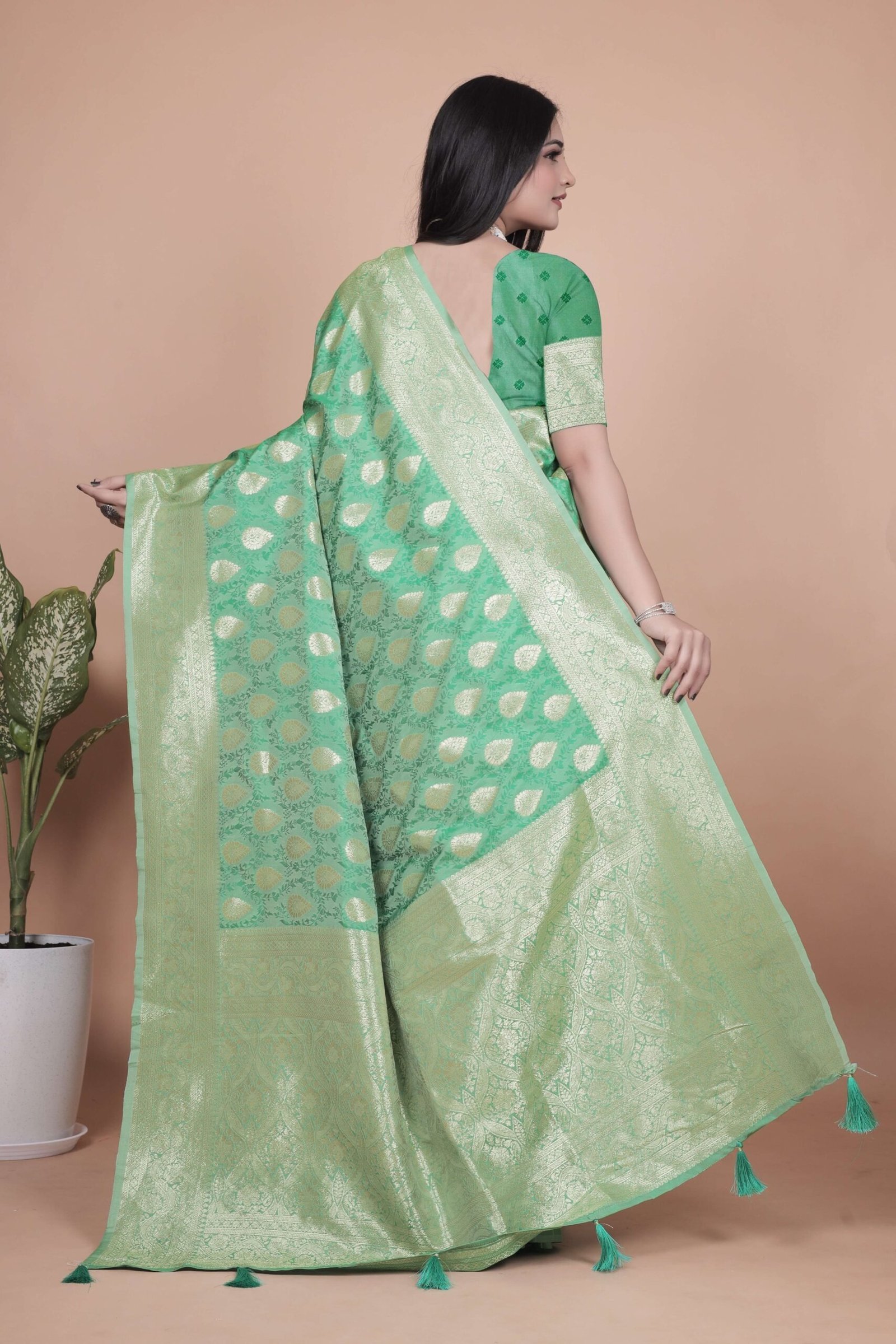 Emerald Green Banarasi Silk Saree with Golden Zari Butti | Ornate Pallu & Border | Wedding, Festive & Traditional Wear