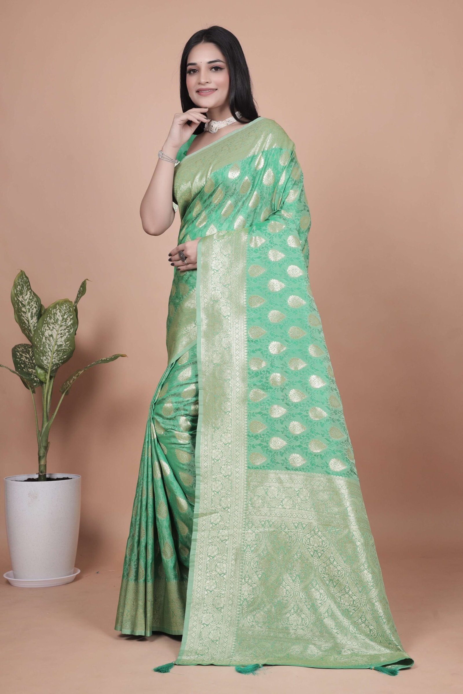 Emerald Green Banarasi Silk Saree with Golden Zari Butti | Ornate Pallu & Border | Wedding, Festive & Traditional Wear