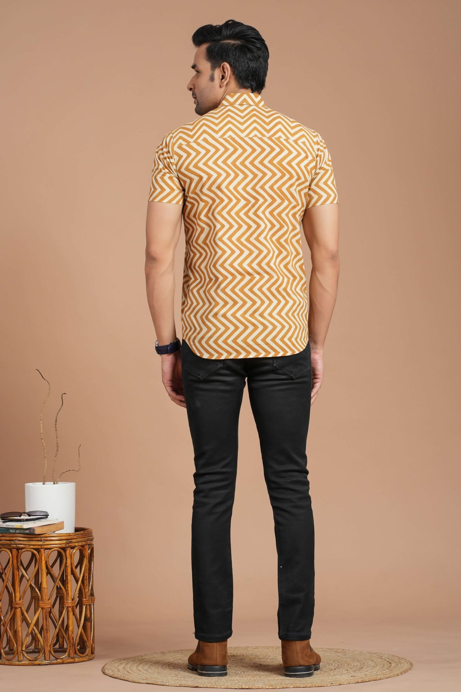 Men’s Cotton Yellow Zigzag Printed Short-Sleeve Shirt ? Casual Summer Wear