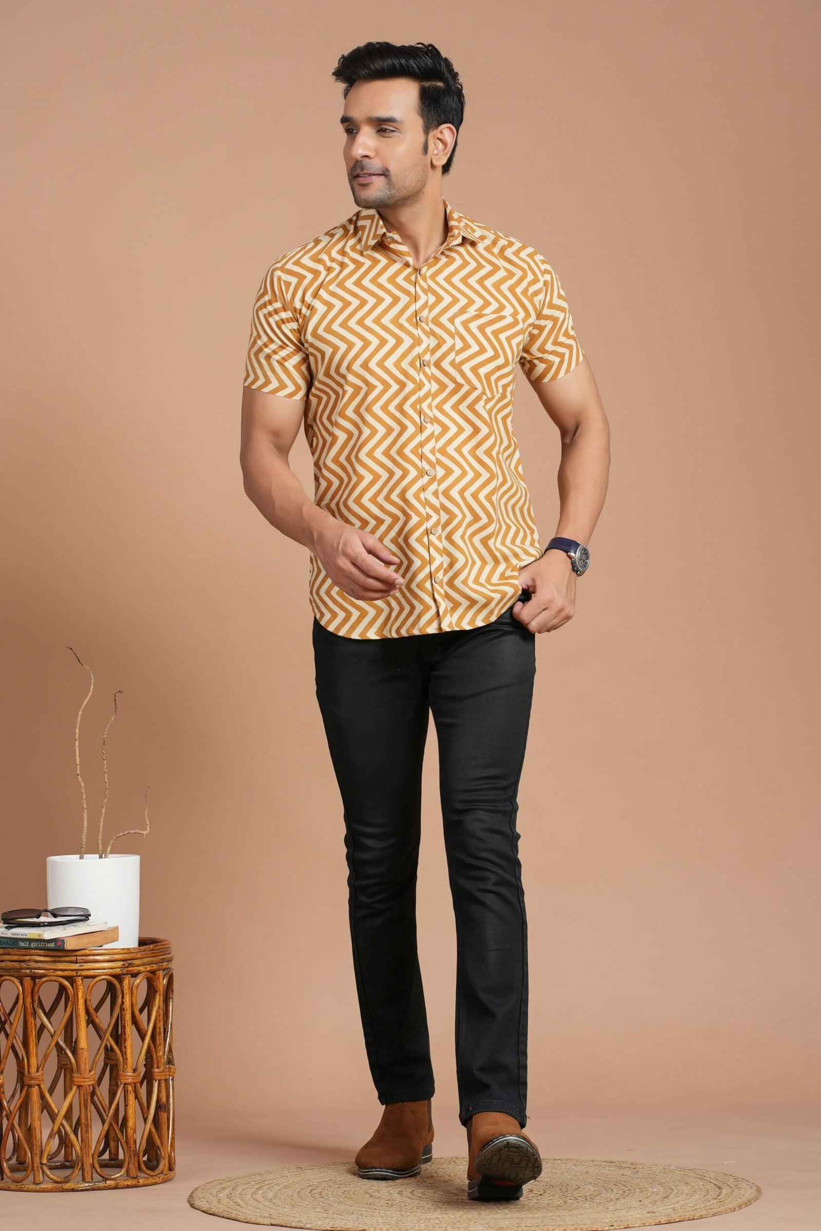 Men’s Cotton Yellow Zigzag Printed Short-Sleeve Shirt ? Casual Summer Wear