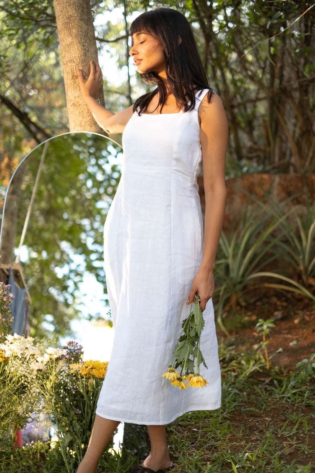 Women’s Cotton Solid Pain Sleeveless Midi Dress Stylish Western One Piece Casual Empire Dress  ( White )