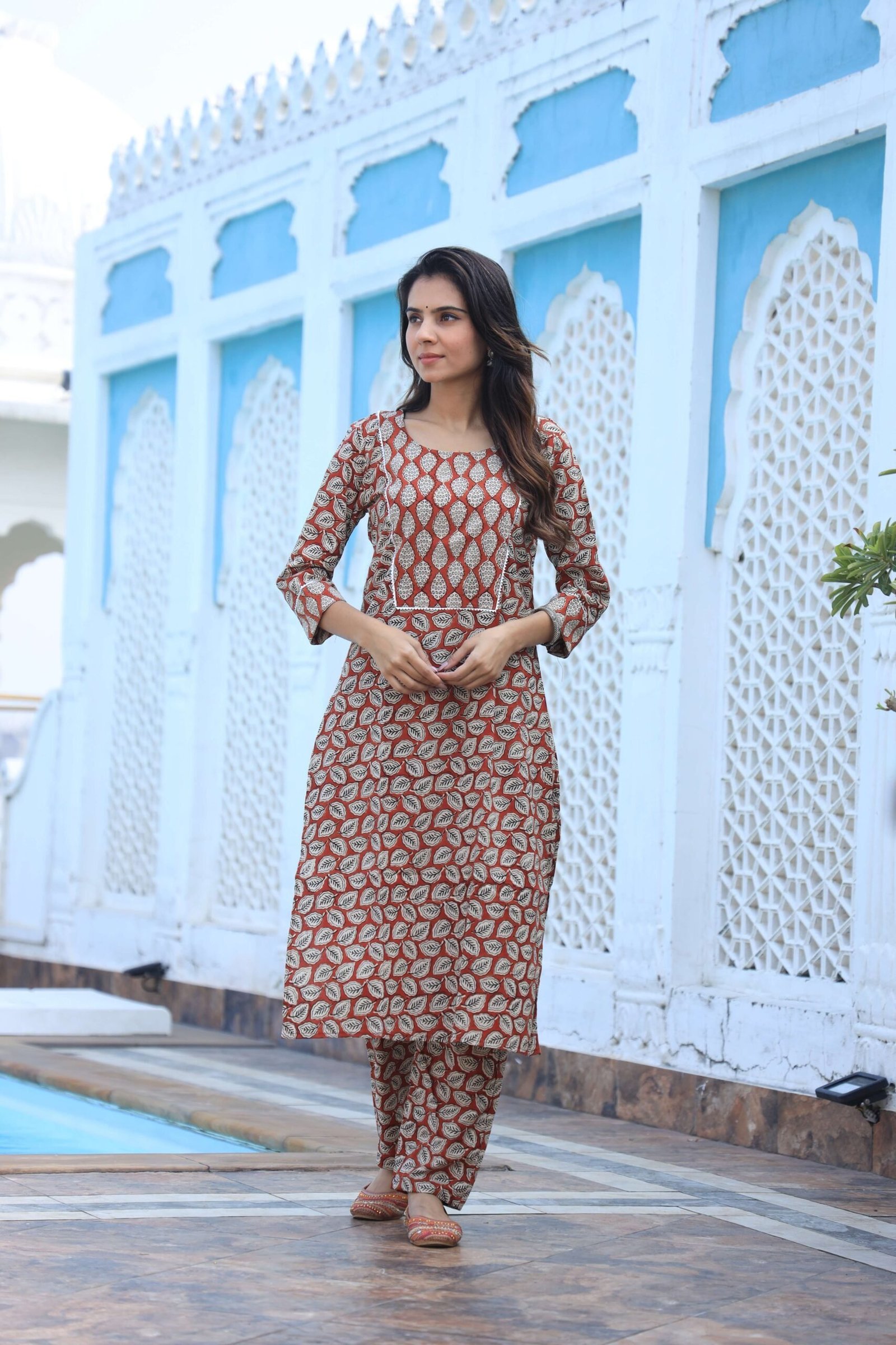 Women?s Brown Cotton Printed Kurta Set with Leaf Motifs ? Elegant Daily Wear Outfit